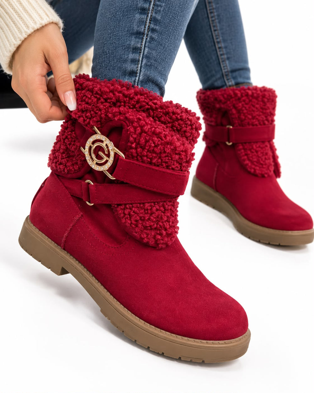 BOTIN GUESS PELUCHE ROJO 3.5