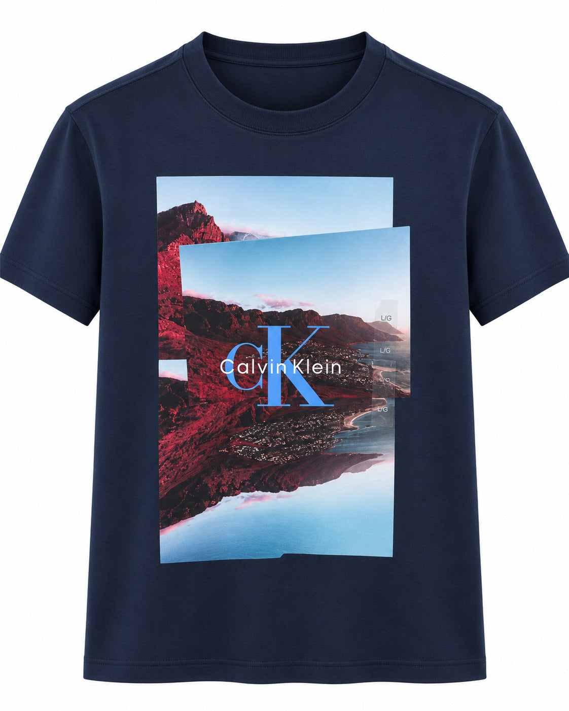 PLAYERA CABALLERO CALVIN KLEIN CUELLO REDONDO AZUL NAVY LOGO MONTAÑAS CK EN UN CUADRADO L