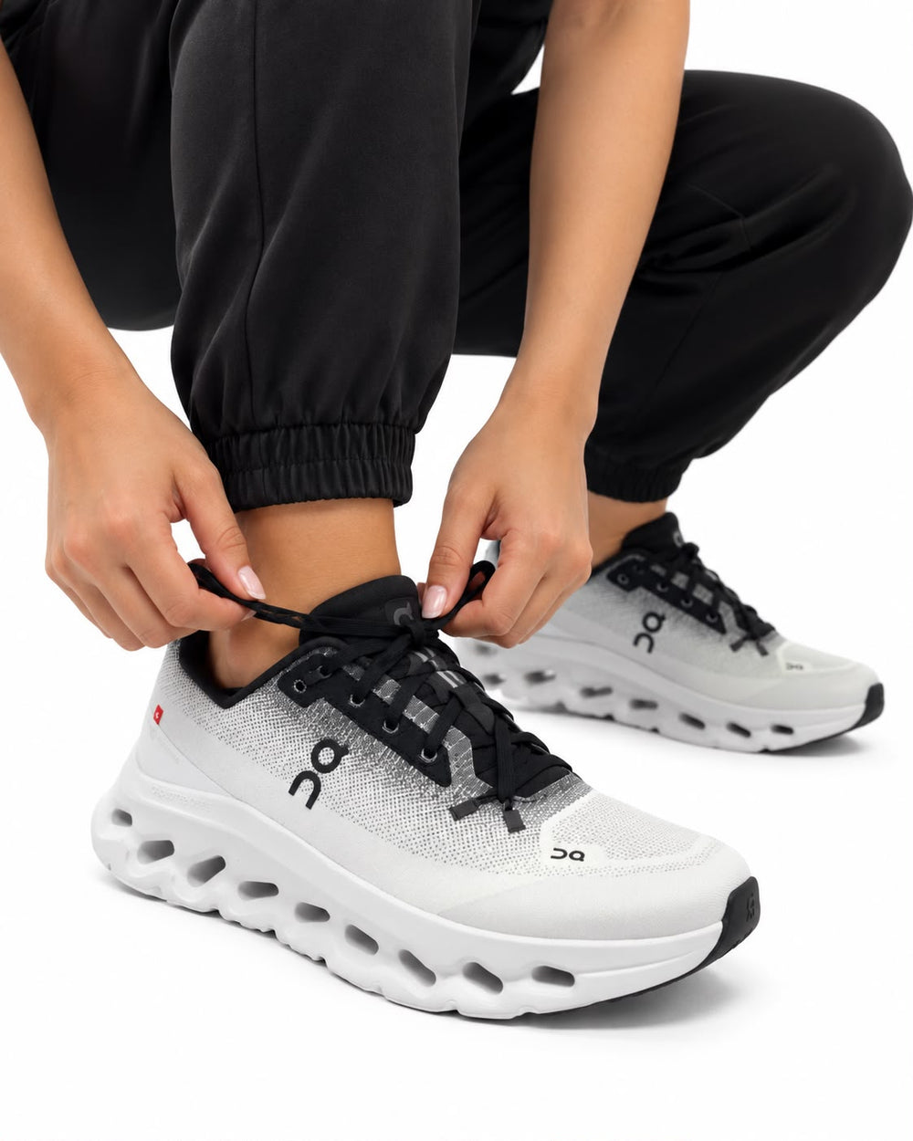 TENIS ON CLOUD CLOUD TILT IVORY/BLACK