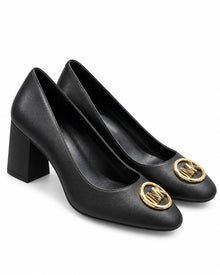 TACONES MK NEGROS DIJE DORADO CERRADOS